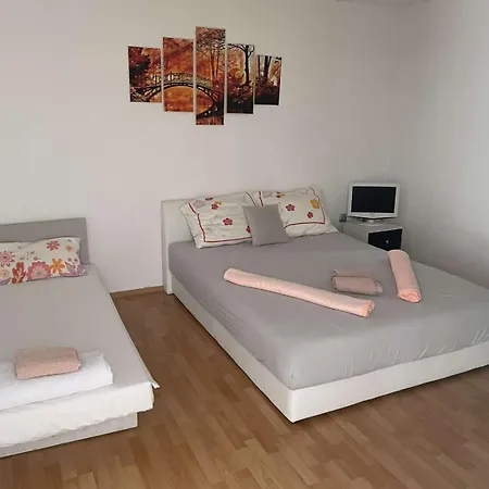 Amela Mostar